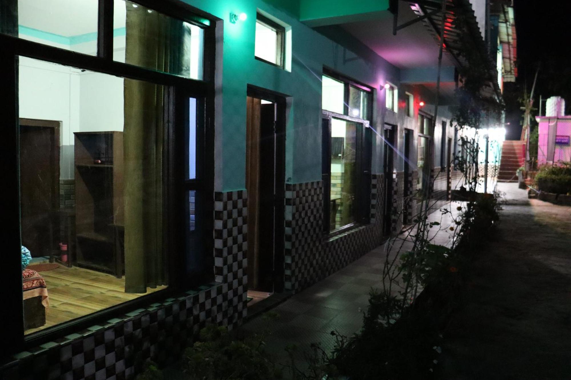 Shanti Home Stay Chaukori Luaran gambar